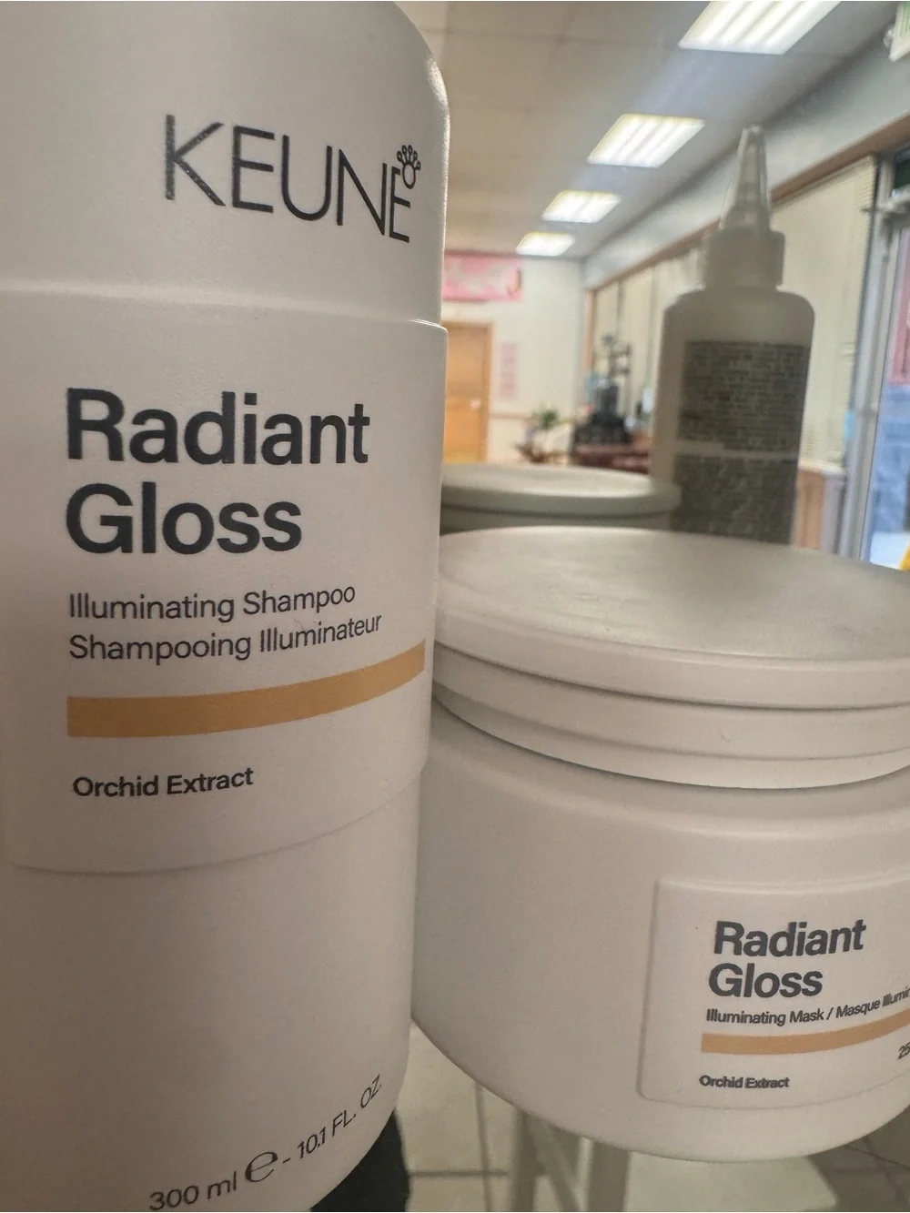 Radiant Gloss Illuminating Hair Set in White